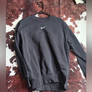 Women’s oversized Nike sweatshirt size small